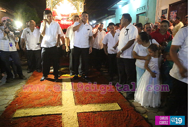 Alfombras pasionarias avivan la fe de los cristianos